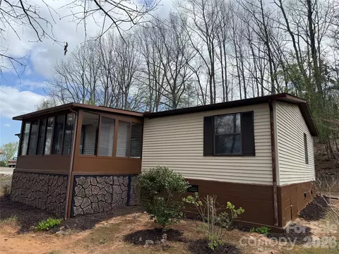 7686 Shoupes Grove Church Rd, Hickory, NC 28602
