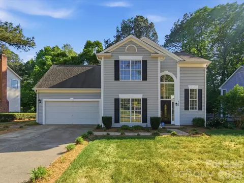 3129 Crescent Knoll Dr, Matthews, NC 28105
