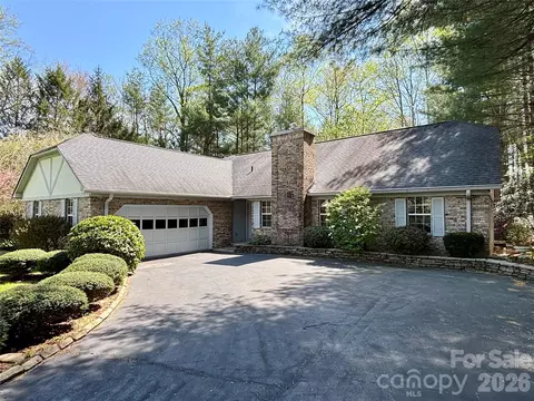 3011 N Essex Ct, Hendersonville, NC 28791