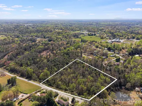 99999 Hudson Cajah Mountain Rd, Hudson, NC 28638