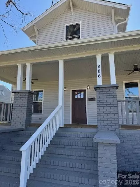 806 4th Street Nw Dr NW, Hickory, NC 28601