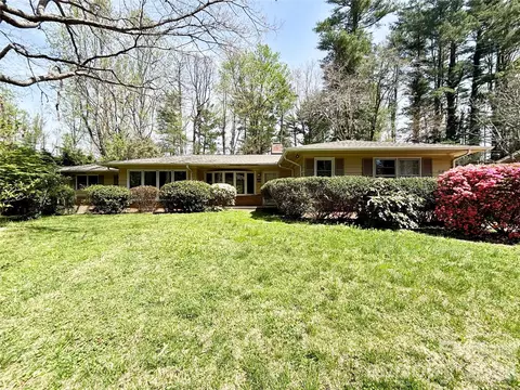 2732 Holly Hill N Dr N, Hendersonville, NC 28791