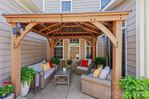 2020 Cramer Place Ct, Cramerton, NC 28032