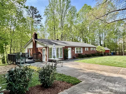 2730 4th Street Nw Pl NW, Hickory, NC 28601