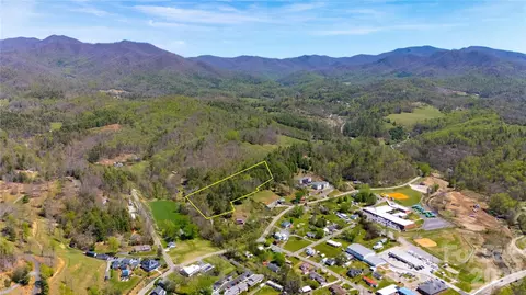 000 Mitchell Ave, Bakersville, NC 28705