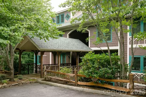 222 Creekside D202 Way #D/202, Burnsville, NC 28714