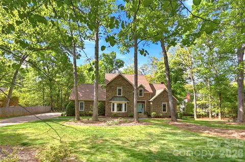 8200 Asheley Glen Dr, Mint Hill, NC 28227