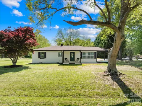 2243 Drive Inn Rd, Lincolnton, NC 28092