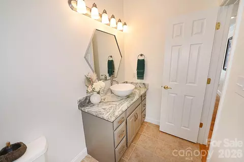 Bath - 406 5th Ne Ave NE, Conover, NC 28613 photo 5 of 8