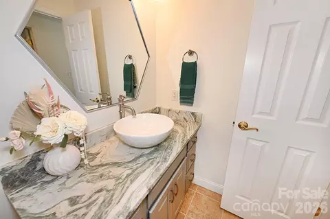 Bath - 406 5th Ne Ave NE, Conover, NC 28613 photo 6 of 8
