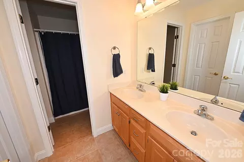 Bath - 406 5th Ne Ave NE, Conover, NC 28613 photo 8 of 8