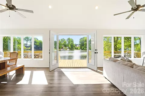 449 Island View Dr, Lexington, NC 27292