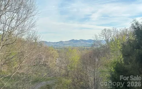 24 Sunnie Rae Ln, Candler, NC 28715