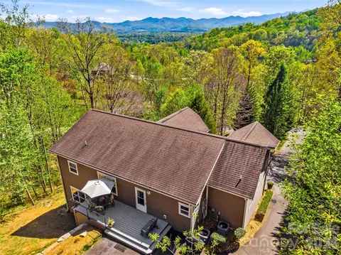24 Sunnie Rae Ln, Candler, NC 28715