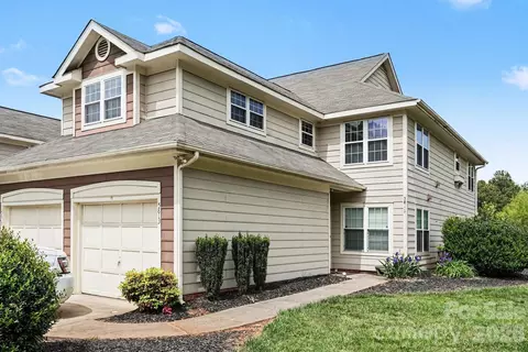 5813 Amity Springs Dr, Charlotte, NC 28212