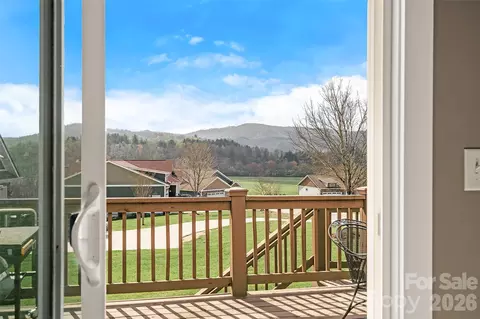 223 River Breeze Ln, Etowah, NC 28729