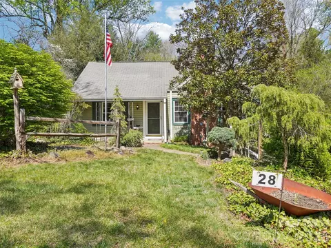 28 Kensington Dr, Asheville, NC 28805