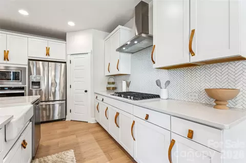 Kitchen - 1306 Therns Ferry Dr, Fort Mill, SC 29708 photo 3 of 5