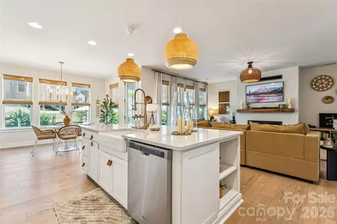 Kitchen - 1306 Therns Ferry Dr, Fort Mill, SC 29708 photo 2 of 5