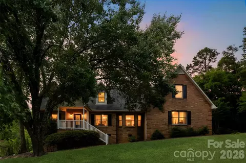 813 Rothmoor Dr, Concord, NC 28025