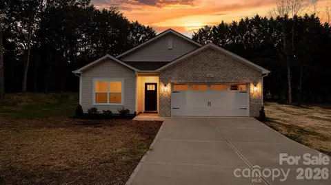 2807 17th Street Ne Ct NE, Hickory, NC 28601