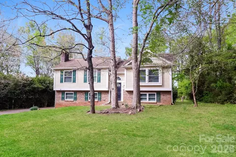9111 Touchstone Ln, Charlotte, NC 28227
