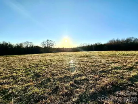 390 Old Mill Rd, Campobello, SC 29322