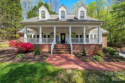 401 Stonecroft Dr, Lenoir, NC 28645