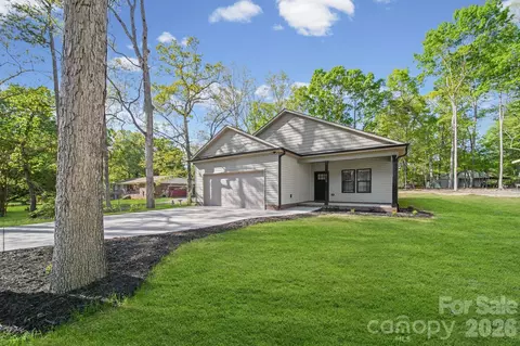 2119 Woodhurst Ln, Albemarle, NC 28001