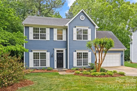 3213 Crescent Knoll Dr, Matthews, NC 28105