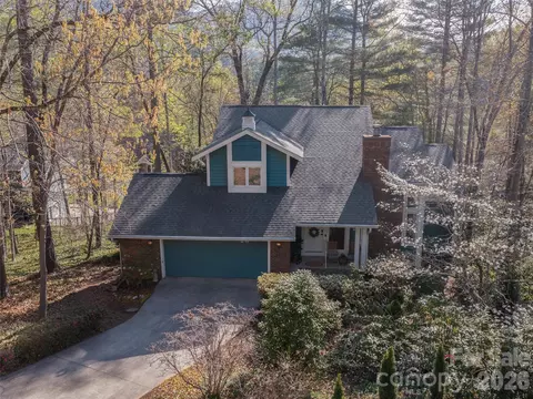26 Autumn Ridge Ln, Asheville, NC 28803