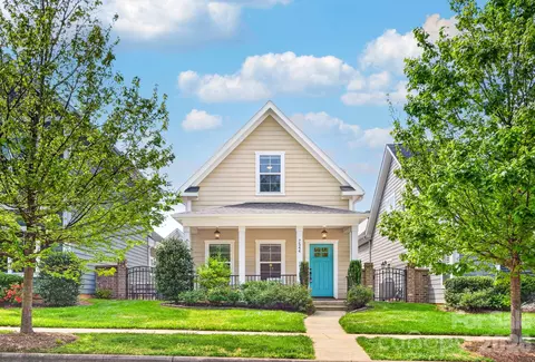 7544 Fairway Villa Cir, Denver, NC 28037