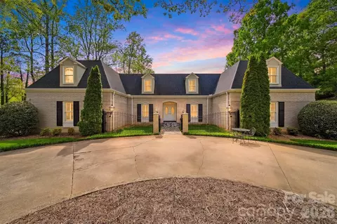 935 19th Nw Ave NW, Hickory, NC 28601