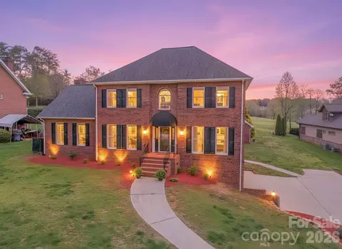 3811 Pinecrest Ne Dr NE, Hickory, NC 28601
