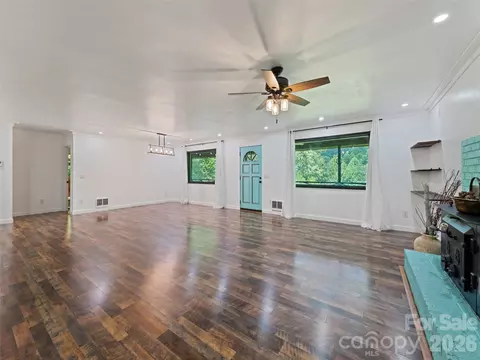 Living - 247 Three Springs Dr, Sylva, NC 28779 photo 3 of 9