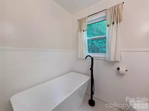 Bath - 247 Three Springs Dr, Sylva, NC 28779 photo 3 of 3