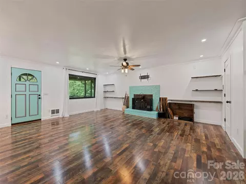 Living - 247 Three Springs Dr, Sylva, NC 28779 photo 2 of 9
