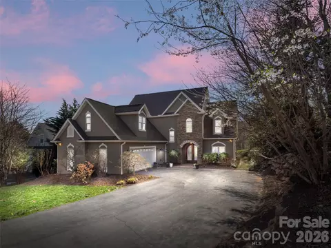 636 Vista Falls Rd, Mills River, NC 28759