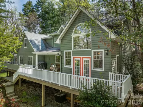 18 Thousand Oaks Blvd, Fairview, NC 28730