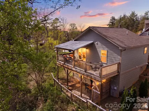 5 Lillie Farm Ln, Weaverville, NC 28787