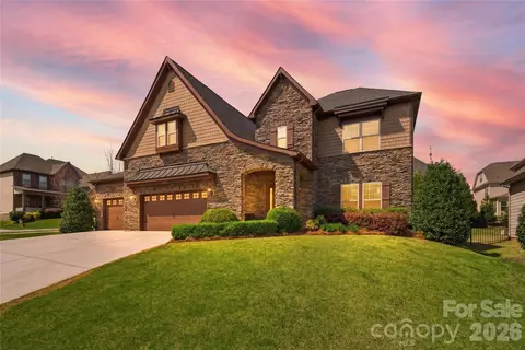 204 Copper Hawk Ct, Fort Mill, SC 29715