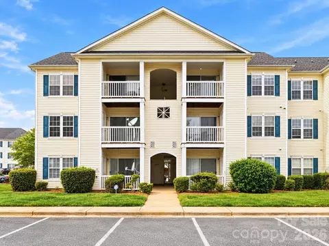 3937 Mohawk Ct, Charlotte, NC 28215