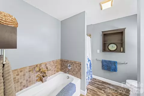 Bath - 1024 Daniel Dr, Stanley, NC 28164 photo 2 of 3
