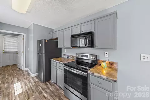 Kitchen - 1024 Daniel Dr, Stanley, NC 28164 photo 2 of 3