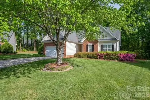1614 Iverness Ct, Gastonia, NC 28056