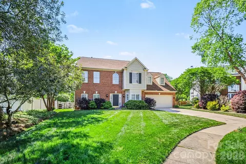 608 Eden Wood Ct, Matthews, NC 28105