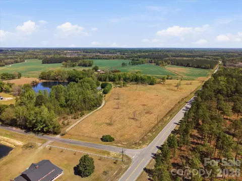52 Mcmillan Rd, Cheraw, SC 29520 photo 2
