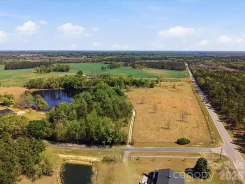 52 Mcmillan Rd, Cheraw, SC 29520 photo 3