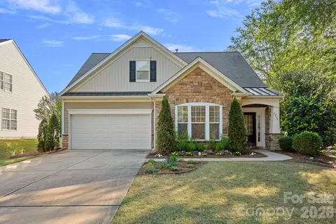 6902 Saranac Ln, Matthews, NC 28105