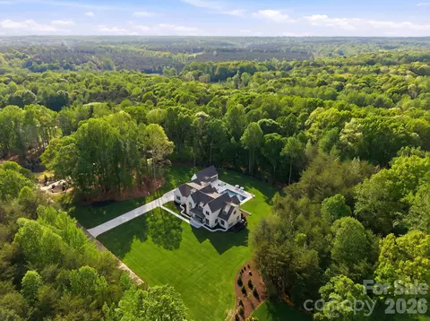 3035 Maple Way Dr, Davidson, NC 28036